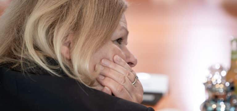 „Gefährliche Eskalationsspirale“: Faeser – Fast 3700 Straftaten gegen Politiker