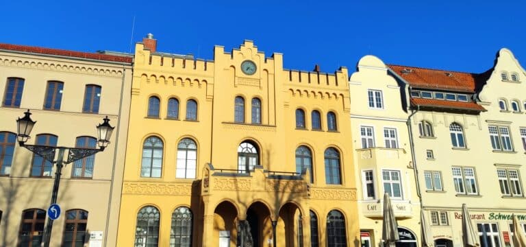 Uhr am Stadthaus wird voraussichtlich Anfang Juni repariert