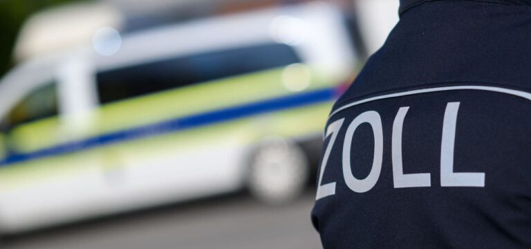 Zollfahnder entdecken Waffen bei mutmaßlichem Reichsbürger
