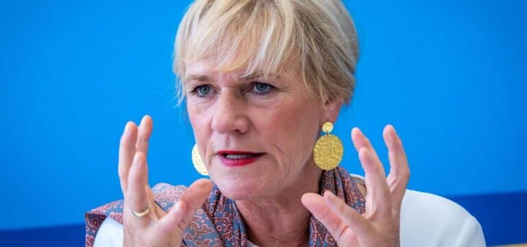 Lehrermangel bleibt Problem an Schulen in MV