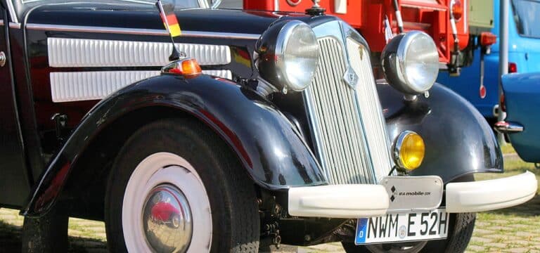 Oldtimer-Rallye im phanTECHNIKUM: Wenn Motoren knattern und Nostalgie lebendig wird