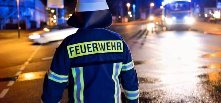 Wismar: Zwei Papiercontainer in Wendorf in Brand gesetzt