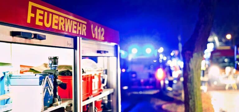 Einfamilienhaus in Dassow in Vollbrand: 88 Jahre alte Bewohnerin rettet sich selbst