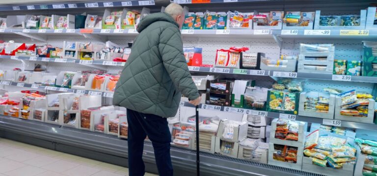 Auf Grundsicherung angewiesen: Zahl der Rentner in Sozialhilfe schießt auf Rekordhoch