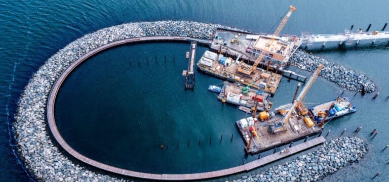 Arbeiten am Inselhafen vor Prerow in der Endphase