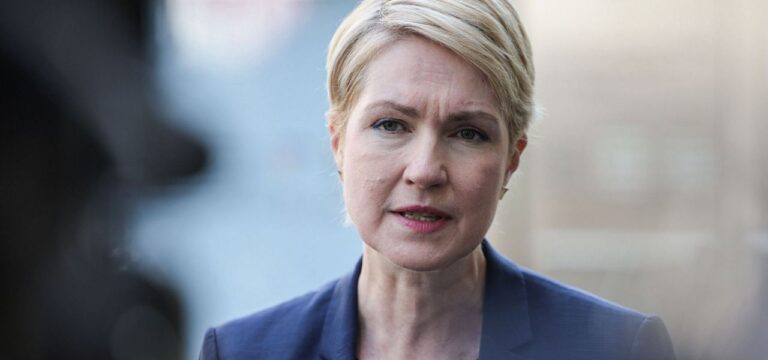 20. Juli: Schwesig ruft zur Verteidigung der Demokratie auf