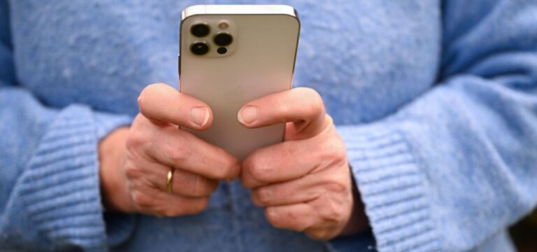 Liebes-Betrugsmasche – Frau bekommt unerwartet Geld zurück