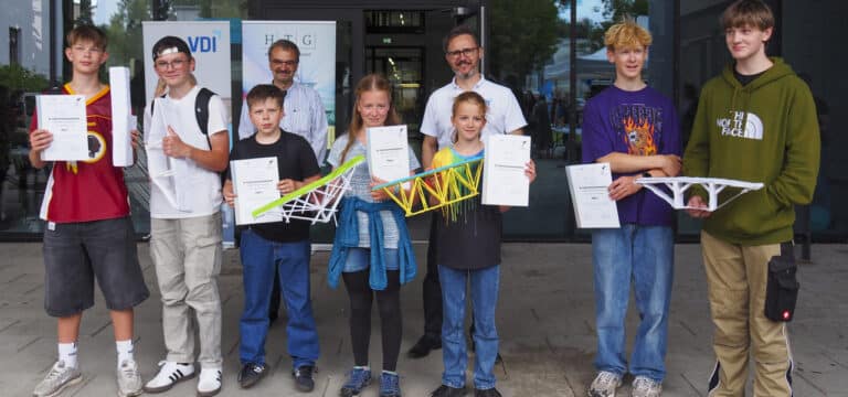 30. Papierbrückenwettbewerb M-V: Jubiläum mit neuen Regeln und 45 Brücken