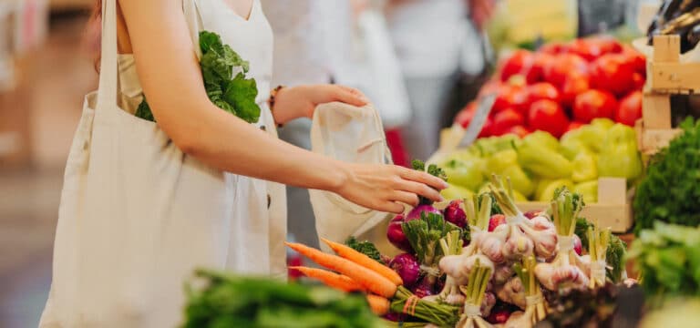 Sommergenuss aus der Region: Regionale Lebensmittel im Supermarkt