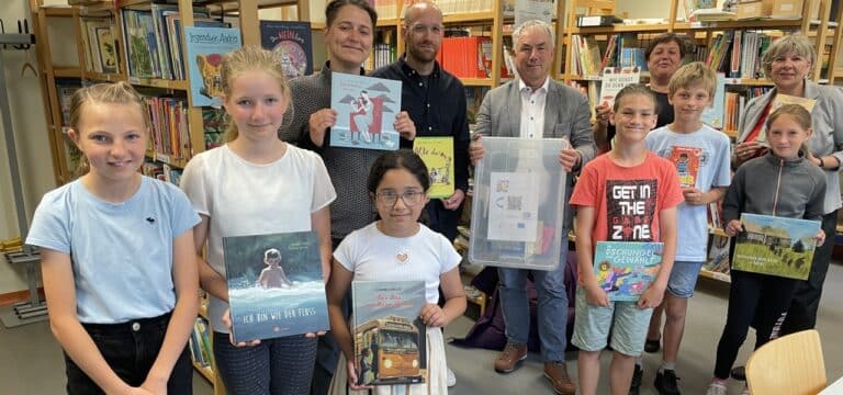 Wismar: „Vielfaltsbücherboxen“ für die Seeblick-Grundschule und das Büro für Chancengleichheit