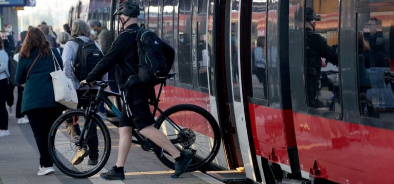 MV will weiter Geld vom Bund für Azubi- und Senioren-Ticket