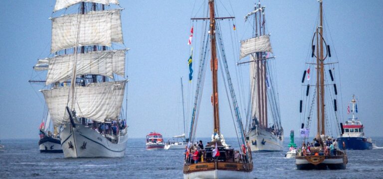 Hanse Sail in Sicht – „Gorch Fock“ zu Besuch