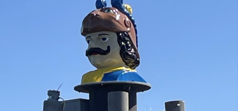 Wismar: Schwedenköpfe in der Hafeneinfahrt saniert