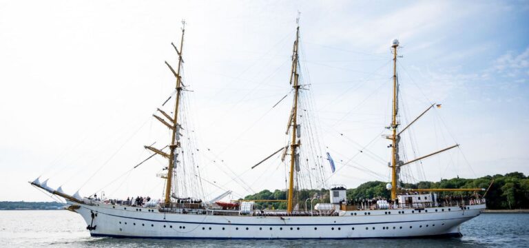 „Gorch Fock“ nimmt Kurs auf Rostock