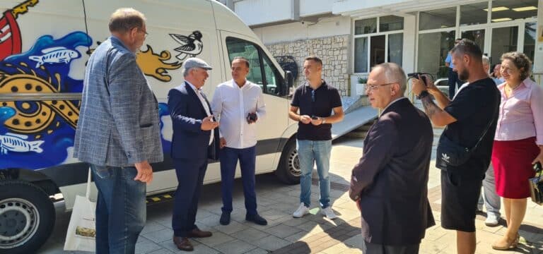 Ehemaliges Beratungsmobil ist jetzt in der Partnerstadt Pogradec im Einsatz