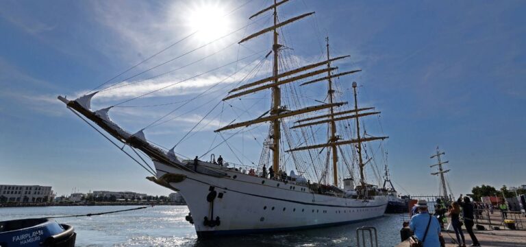 Sail-Besucher „Gorch Fock“ in Warnemünde