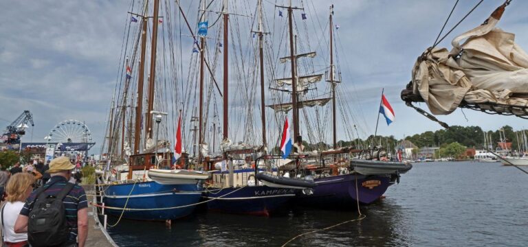 Segel hissen zur Hanse Sail – Volksfeststimmung in Rostock