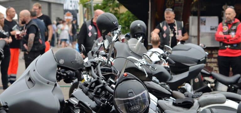 Das ist heute wichtig: Polizeikontrollen zum Schulstart und Benefiz‑Finale in Dorf Mecklenburg