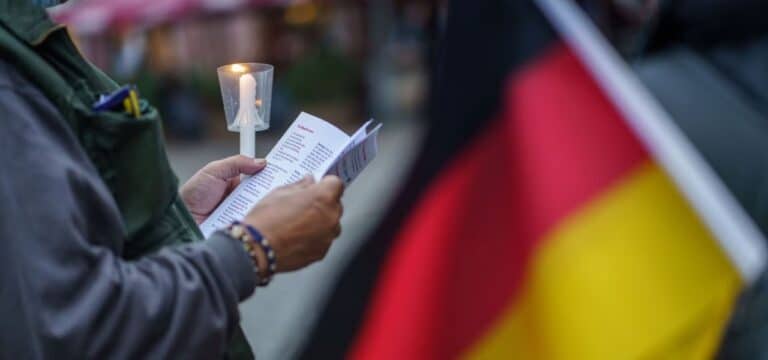 „Stand by me“ für den Frieden am Tag der Deutschen Einheit