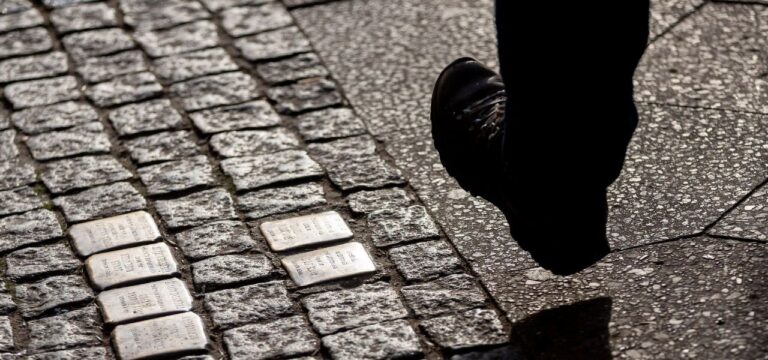 12 Stolpersteine erinnern an Opfer des Nationalsozialismus