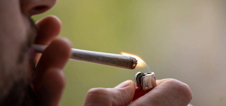 Jugendliche müssen ins Krankenhaus – Cannabis geraucht?