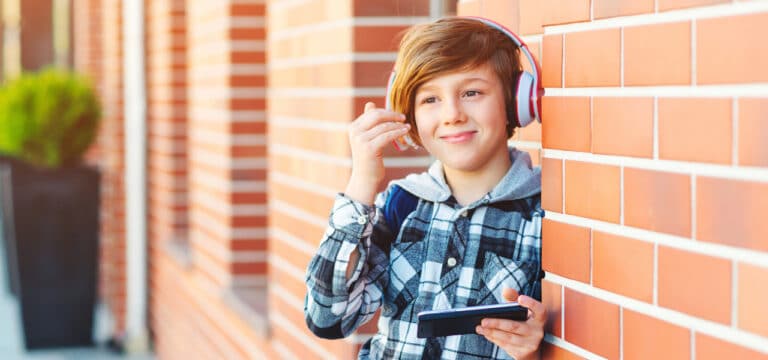 Hörspaziergang durch Wismar: Kinder‑ und Jugendprojekt feiert erfolgreichen Abschluss