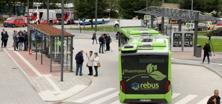 Bargeldlos zahlen in allen Rebus-Bussen