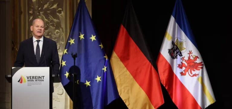 Scholz bei Feiern in Schwerin: Deutsche Einheit unvollendet