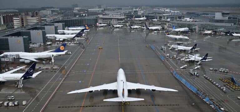 Probleme bei der Flugsicherung: Bundesweite Verspätungen und Ausfälle an Flughäfen
