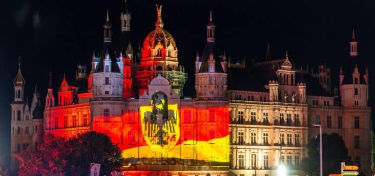Tag der Deutschen Einheit: Bürger sehen Deutschland nicht wirklich wiedervereinigt