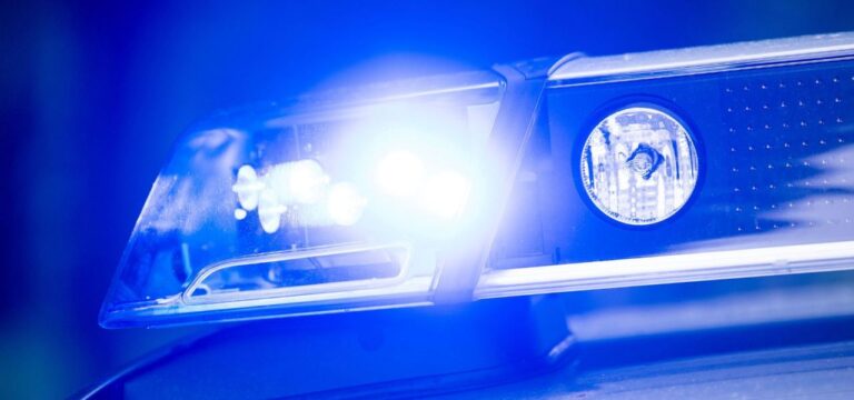 Seniorin bei Zusammenstoß mit Auto schwer verletzt