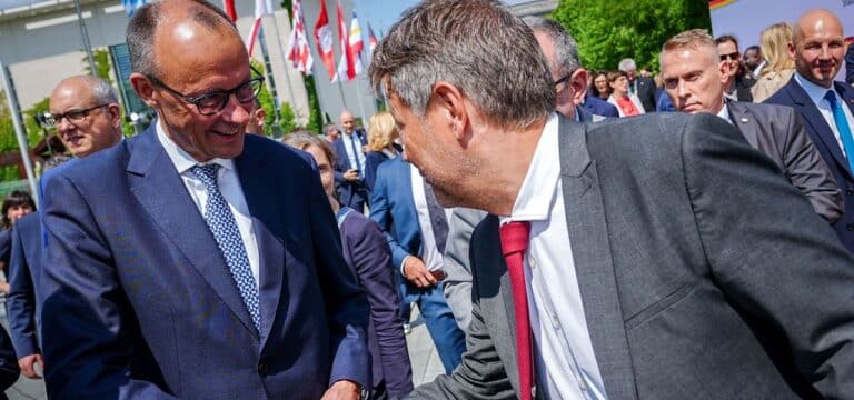 Habeck schießt gegen Merz‘ Abgesang auf „grünen“ Stahl