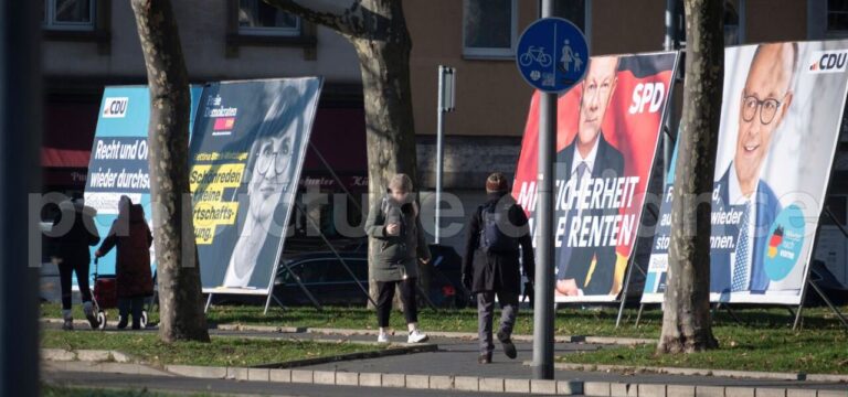 Bundeswahlleitung lässt 41 Parteien bei Bundestagswahl antreten