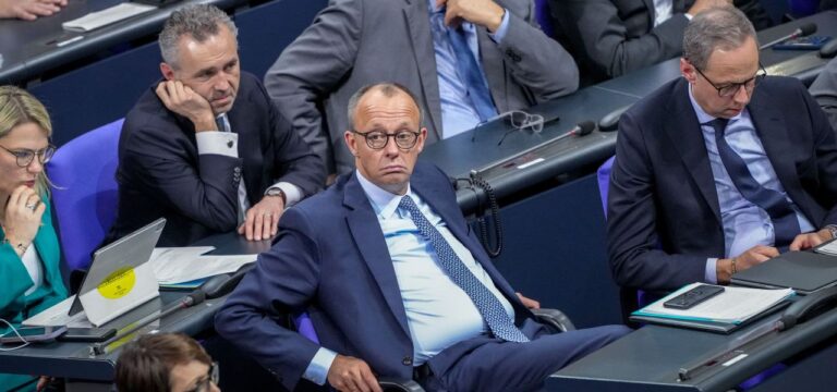 Heftige Kritik an Merz und Union wegen Migrations-Abstimmung