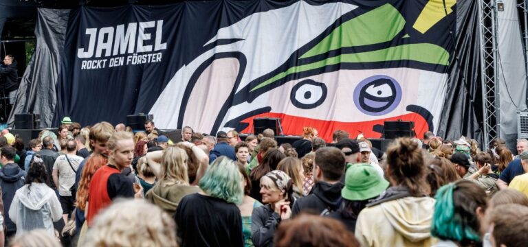 Appell von Schwesig für „Jamel rockt den Förster“