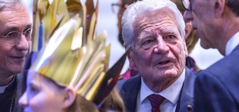 Gauck: Ukraine mit Waffen unterstützen