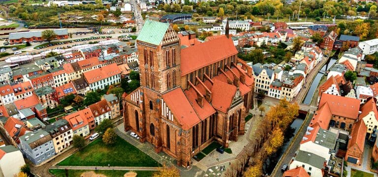 Maritimer Mittwoch in Nordwestmecklenburg: Fußball‑Highlight, Hafenparty und Kulturprogramm