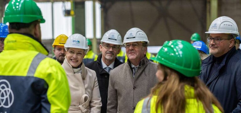 Boris Pistorius besucht Werft: In Wismar werden neue U-Boote produziert