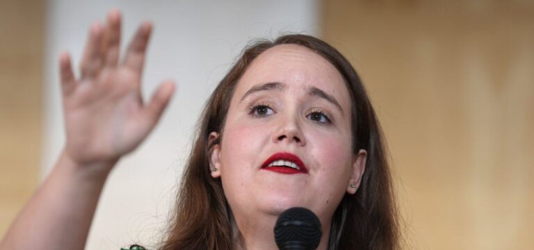Union rutscht in Umfragen ab: Ricarda Lang findet Häme gegen Merz „befremdlich“