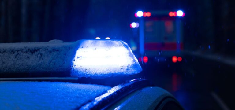Verletzter und Vollsperrung nach Glätteunfall auf A20