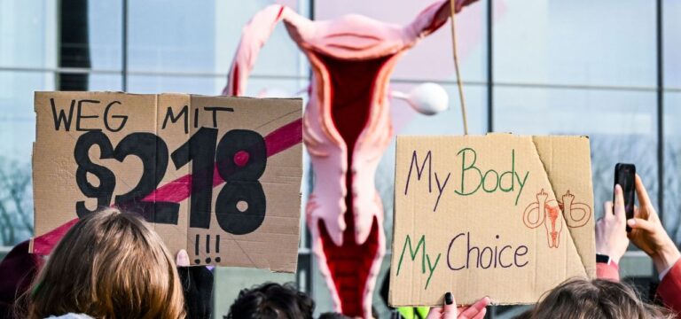 SPD und Grüne enttäuscht: Legalisierung von Abtreibungen vorerst gescheitert