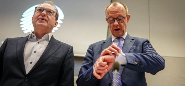 Drei Tage vor der Bundestagswahl: Union sackt in Umfrage auf 28 Prozent ab