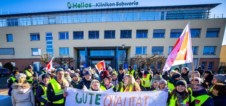 Klinik-Mitarbeiter verleihen Tarifforderungen Nachdruck