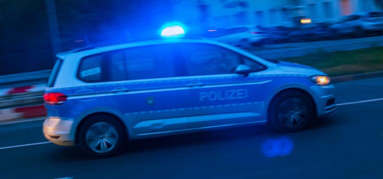 17-jähriger Rostocker greift Passanten und Polizeibeamte an