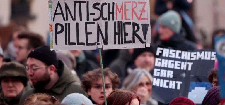 Rund 1.000 Menschen bei Demonstration in Schwerin