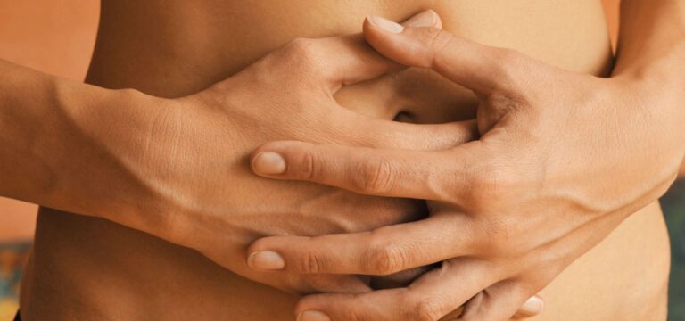 Schmerzhafter Druck: Was verursacht einen Blähbauch – und was hilft dagegen?
