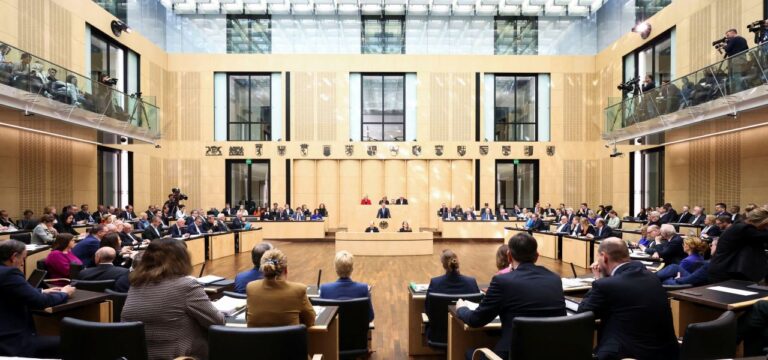 Grundgesetzänderung beschlossen: Bundesrat stimmt milliardenschwerem Finanzpaket zu