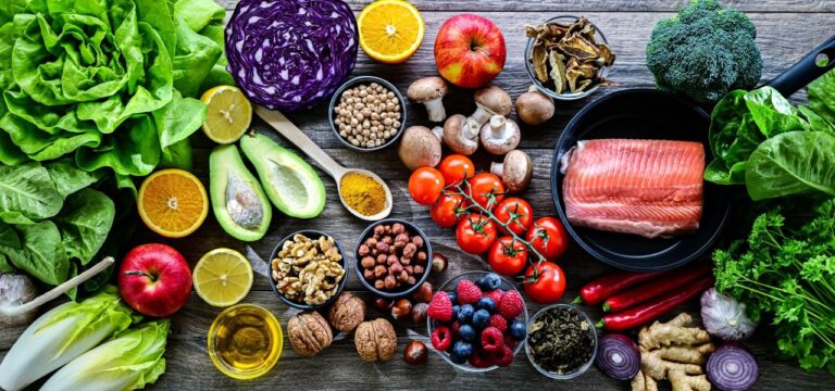 Fit mit über 70: Mit diesen Lebensmitteln altert man gesund