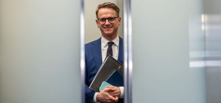 Ministerialbürokratie ausdünnen: Linnemann will beim Regierungspersonal sparen