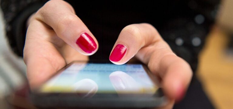 Kampagne für bewusstere Handy-Nutzung von Eltern gestartet